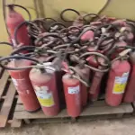 LOTE 133 - 01 LOTE COM EXTINTORES DE INCÊNDIO DIVERSOS (NO ESTADO)