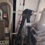 LOTE 022 - 01 CADEIRINHA PARA OBRA ,01 ROÇADEIRA E 01 CAIXA COM PARAFUSOS (NO ESTADO)