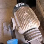 LOTE 020 - 01 MOTOR ELÉTRICO TRIFÁSICO SEM IDENTIFICAÇÃO (NO ESTADO)