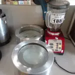 LOTE 188 - 01 LIQUIDIFICADOR OSTER, 02 LUMINÁRIAS DE EMBUTIR E 01 RAQUETE DE TÊNIS. (NO ESTADO) ATENÇÃO! FAZER A VISITAÇÃO ANTES DE ARREMATAR, NÃO SABEMOS SE FUNCIONA. LEILÃO NÃO TEM GARANTIA E NEM DEVOLUÇÃO, SUJEITO A POSSÍVEIS AVARIAS VISÍVEIS/OCULTAS E/OU AUSÊNCIA DE COMPONENTES.