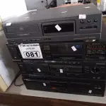 LOTE 081 - 01 AM/FM STÉREO TUNER, 02 CASSETE DECK E 01 COMPACT DISC PLAYER MARCAS E MODELOS DIVERSOS. (NO ESTADO) ATENÇÃO! FAZER A VISITAÇÃO ANTES DE ARREMATAR, NÃO SABEMOS SE FUNCIONA. LEILÃO NÃO TEM GARANTIA E NEM DEVOLUÇÃO, SUJEITO A POSSÍVEIS AVARIAS VISÍVEIS/OCULTAS E/OU AUSÊNCIA DE COMPONENTES.