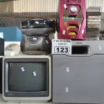 LOTE 123 - 01 TV, 03 APARELHOS DE SOM, 01 SUBWOOFER E VÁRIAS FITAS CASSETE. (NO ESTADO) ATENÇÃO! FAZER A VISITAÇÃO ANTES DE ARREMATAR, NÃO SABEMOS SE FUNCIONA. LEILÃO NÃO TEM GARANTIA E NEM DEVOLUÇÃO, SUJEITO A POSSÍVEIS AVARIAS VISÍVEIS/OCULTAS E/OU AUSÊNCIA DE COMPONENTES.