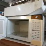 LOTE 129 - 01 DEPURADOR DE AR E 02 MICRO-ONDAS MARCAS E MODELOS DIVERSOS. (NO ESTADO) ATENÇÃO! FAZER A VISITAÇÃO ANTES DE ARREMATAR, NÃO SABEMOS SE FUNCIONA. LEILÃO NÃO TEM GARANTIA E NEM DEVOLUÇÃO, SUJEITO A POSSÍVEIS AVARIAS VISÍVEIS/OCULTAS E/OU AUSÊNCIA DE COMPONENTES.