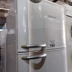 LOTE 143 - 01 GELADEIRA MARCA ELECTROLUX 220V. (NO ESTADO) ATENÇÃO! FAZER A VISITAÇÃO ANTES DE ARREMATAR, NÃO SABEMOS SE FUNCIONA. LEILÃO NÃO TEM GARANTIA E NEM DEVOLUÇÃO, SUJEITO A POSSÍVEIS AVARIAS VISÍVEIS/OCULTAS E/OU AUSÊNCIA DE COMPONENTES.
