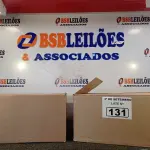 LOTE 131 - 02 CAIXAS COM FRASCOS DE ÁLCOOL EM GEL 70% COM 12 UNIDADES CADA. (NO ESTADO) ATENÇÃO! FAZER A VISITAÇÃO ANTES DE ARREMATAR, NÃO SABEMOS SE FUNCIONA. LEILÃO NÃO TEM GARANTIA E NEM DEVOLUÇÃO, SUJEITO A POSSÍVEIS AVARIAS VISÍVEIS/OCULTAS E/OU AUSÊNCIA DE COMPONENTES.