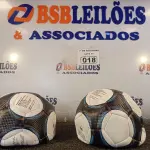 LOTE 018 - 02 BOLAS DE FUTEBOL. (NO ESTADO) ATENÇÃO! FAZER A VISITAÇÃO ANTES DE ARREMATAR, NÃO SABEMOS SE FUNCIONA. LEILÃO NÃO TEM GARANTIA E NEM DEVOLUÇÃO, SUJEITO A POSSÍVEIS AVARIAS VISÍVEIS/OCULTAS E/OU AUSÊNCIA DE COMPONENTES.