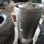 LOTE 101 - 01 LIQUIDIFICADOR INDUSTRIAL MARCA POLI. (NO ESTADO) ATENÇÃO! FAZER A VISITAÇÃO ANTES DE ARREMATAR, NÃO SABEMOS SE FUNCIONA. LEILÃO NÃO TEM GARANTIA E NEM DEVOLUÇÃO, SUJEITO A POSSÍVEIS AVARIAS VISÍVEIS/OCULTAS E/OU AUSÊNCIA DE COMPONENTES.