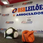 LOTE 025 - 01 BOLA DE BASQUETE E 01 BOLA DE FUTEBOL. (NO ESTADO) ATENÇÃO! FAZER A VISITAÇÃO ANTES DE ARREMATAR, NÃO SABEMOS SE FUNCIONA. LEILÃO NÃO TEM GARANTIA E NEM DEVOLUÇÃO, SUJEITO A POSSÍVEIS AVARIAS VISÍVEIS/OCULTAS E/OU AUSÊNCIA DE COMPONENTES.