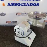 LOTE 099 - 01 MOEDOR DE CARNE MARCA ARBEL. (NO ESTADO) ATENÇÃO! FAZER A VISITAÇÃO ANTES DE ARREMATAR, NÃO SABEMOS SE FUNCIONA. LEILÃO NÃO TEM GARANTIA E NEM DEVOLUÇÃO, SUJEITO A POSSÍVEIS AVARIAS VISÍVEIS/OCULTAS E/OU AUSÊNCIA DE COMPONENTES.