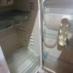 LOTE 143 - 01 GELADEIRA MARCA ELECTROLUX 220V. (NO ESTADO) ATENÇÃO! FAZER A VISITAÇÃO ANTES DE ARREMATAR, NÃO SABEMOS SE FUNCIONA. LEILÃO NÃO TEM GARANTIA E NEM DEVOLUÇÃO, SUJEITO A POSSÍVEIS AVARIAS VISÍVEIS/OCULTAS E/OU AUSÊNCIA DE COMPONENTES.