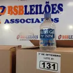 LOTE 131 - 02 CAIXAS COM FRASCOS DE ÁLCOOL EM GEL 70% COM 12 UNIDADES CADA. (NO ESTADO) ATENÇÃO! FAZER A VISITAÇÃO ANTES DE ARREMATAR, NÃO SABEMOS SE FUNCIONA. LEILÃO NÃO TEM GARANTIA E NEM DEVOLUÇÃO, SUJEITO A POSSÍVEIS AVARIAS VISÍVEIS/OCULTAS E/OU AUSÊNCIA DE COMPONENTES.