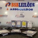 LOTE 007 - 11 HARD DISC MARCAS E MODELOS DIVERSOS. (NO ESTADO) ATENÇÃO! FAZER A VISITAÇÃO ANTES DE ARREMATAR, NÃO SABEMOS SE FUNCIONA. LEILÃO NÃO TEM GARANTIA E NEM DEVOLUÇÃO, SUJEITO A POSSÍVEIS AVARIAS VISÍVEIS/OCULTAS E/OU AUSÊNCIA DE COMPONENTES.