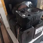 LOTE 171 - 08 CAIXAS DE SOM AMBIENTE. (NO ESTADO) ATENÇÃO! FAZER A VISITAÇÃO ANTES DE ARREMATAR, NÃO SABEMOS SE FUNCIONA. LEILÃO NÃO TEM GARANTIA E NEM DEVOLUÇÃO, SUJEITO A POSSÍVEIS AVARIAS VISÍVEIS/OCULTAS E/OU AUSÊNCIA DE COMPONENTES.