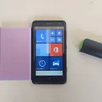 LOTE 697 - LOTE COM UM CELULAR NOKIA FUNCIONANDO PERFEITAMENTE E DÓI POWER BANK. (NO ESTADO) 