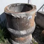 LOTE 391 - 02 MANILHAS EM CONCRETO (NO ESTADO)