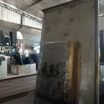 LOTE 184 - 01 PIA EM AÇO INOX COM 02 CUBAS NAS MEDIDAS: 1,80M X 0,59CM. (NO ESTADO) ATENÇÃO! FAZER A VISITAÇÃO ANTES DE ARREMATAR, NÃO SABEMOS SE FUNCIONA. LEILÃO NÃO TEM GARANTIA E NEM DEVOLUÇÃO, SUJEITO A POSSÍVEIS AVARIAS VISÍVEIS/OCULTAS E/OU AUSÊNCIA DE COMPONENTES.