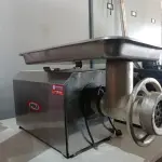 LOTE 069 - 01 MOEDOR DE CARNE MARCA POLI. (NO ESTADO) ATENÇÃO! FAZER A VISITAÇÃO ANTES DE ARREMATAR, NÃO SABEMOS SE FUNCIONA. LEILÃO NÃO TEM GARANTIA E NEM DEVOLUÇÃO, SUJEITO A POSSÍVEIS AVARIAS VISÍVEIS/OCULTAS E/OU AUSÊNCIA DE COMPONENTES.