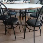 LOTE 185 - 01 MESA DE FERRO COM BASE DOBRÁVEL, TAMPO EM MADEIRA E 06 CADEIRAS DE FERRO COM ASSENTO ALMOFADADO. (NO ESTADO) ATENÇÃO! FAZER A VISITAÇÃO ANTES DE ARREMATAR, NÃO SABEMOS SE FUNCIONA. LEILÃO NÃO TEM GARANTIA E NEM DEVOLUÇÃO, SUJEITO A POSSÍVEIS AVARIAS VISÍVEIS/OCULTAS E/OU AUSÊNCIA DE COMPONENTES.