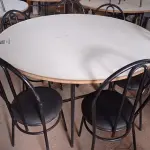LOTE 165 - 01 MESA DE FERRO COM BASE DOBRÁVEL, TAMPO EM MADEIRA E 06 CADEIRAS DE FERRO COM ASSENTO ALMOFADADO. (NO ESTADO) ATENÇÃO! FAZER A VISITAÇÃO ANTES DE ARREMATAR, NÃO SABEMOS SE FUNCIONA. LEILÃO NÃO TEM GARANTIA E NEM DEVOLUÇÃO, SUJEITO A POSSÍVEIS AVARIAS VISÍVEIS/OCULTAS E/OU AUSÊNCIA DE COMPONENTES.