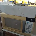 LOTE 129 - 01 DEPURADOR DE AR E 02 MICRO-ONDAS MARCAS E MODELOS DIVERSOS. (NO ESTADO) ATENÇÃO! FAZER A VISITAÇÃO ANTES DE ARREMATAR, NÃO SABEMOS SE FUNCIONA. LEILÃO NÃO TEM GARANTIA E NEM DEVOLUÇÃO, SUJEITO A POSSÍVEIS AVARIAS VISÍVEIS/OCULTAS E/OU AUSÊNCIA DE COMPONENTES.