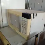 LOTE 079 - 03 MICRO-ONDAS MARCAS E MODELOS DIVERSOS. (NO ESTADO) ATENÇÃO! FAZER A VISITAÇÃO ANTES DE ARREMATAR, NÃO SABEMOS SE FUNCIONA. LEILÃO NÃO TEM GARANTIA E NEM DEVOLUÇÃO, SUJEITO A POSSÍVEIS AVARIAS VISÍVEIS/OCULTAS E/OU AUSÊNCIA DE COMPONENTES.