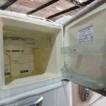 LOTE 143 - 01 GELADEIRA MARCA ELECTROLUX 220V. (NO ESTADO) ATENÇÃO! FAZER A VISITAÇÃO ANTES DE ARREMATAR, NÃO SABEMOS SE FUNCIONA. LEILÃO NÃO TEM GARANTIA E NEM DEVOLUÇÃO, SUJEITO A POSSÍVEIS AVARIAS VISÍVEIS/OCULTAS E/OU AUSÊNCIA DE COMPONENTES.
