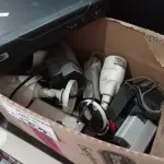 LOTE 162 - 01 DVR E VÁRIAS CÂMERAS DE SEGURANÇA. (NO ESTADO) ATENÇÃO! FAZER A VISITAÇÃO ANTES DE ARREMATAR, NÃO SABEMOS SE FUNCIONA. LEILÃO NÃO TEM GARANTIA E NEM DEVOLUÇÃO, SUJEITO A POSSÍVEIS AVARIAS VISÍVEIS/OCULTAS E/OU AUSÊNCIA DE COMPONENTES.