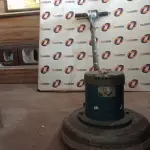 LOTE 158 - 01 ENCERADEIRA INDUSTRIAL. (NO ESTADO) ATENÇÃO! FAZER A VISITAÇÃO ANTES DE ARREMATAR, NÃO SABEMOS SE FUNCIONA. LEILÃO NÃO TEM GARANTIA E NEM DEVOLUÇÃO, SUJEITO A POSSÍVEIS AVARIAS VISÍVEIS/OCULTAS E/OU AUSÊNCIA DE COMPONENTES.