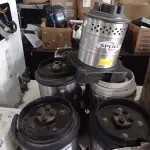 LOTE 095 - 07 BASES DE LIQUIDIFICADOR INDUSTRIAL MARCAS E MODELOS DIVERSOS. (NO ESTADO) ATENÇÃO! FAZER A VISITAÇÃO ANTES DE ARREMATAR, NÃO SABEMOS SE FUNCIONA. LEILÃO NÃO TEM GARANTIA E NEM DEVOLUÇÃO, SUJEITO A POSSÍVEIS AVARIAS VISÍVEIS/OCULTAS E/OU AUSÊNCIA DE COMPONENTES.