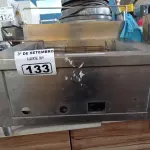 LOTE 133 - 01 FRITADEIRA EM INOX A GÁS INCOMPLETA. (NO ESTADO) ATENÇÃO! FAZER A VISITAÇÃO ANTES DE ARREMATAR, NÃO SABEMOS SE FUNCIONA. LEILÃO NÃO TEM GARANTIA E NEM DEVOLUÇÃO, SUJEITO A POSSÍVEIS AVARIAS VISÍVEIS/OCULTAS E/OU AUSÊNCIA DE COMPONENTES.