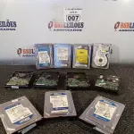 LOTE 007 - 11 HARD DISC MARCAS E MODELOS DIVERSOS. (NO ESTADO) ATENÇÃO! FAZER A VISITAÇÃO ANTES DE ARREMATAR, NÃO SABEMOS SE FUNCIONA. LEILÃO NÃO TEM GARANTIA E NEM DEVOLUÇÃO, SUJEITO A POSSÍVEIS AVARIAS VISÍVEIS/OCULTAS E/OU AUSÊNCIA DE COMPONENTES.