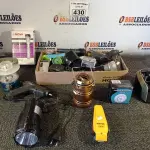 LOTE 430 - 01 LOTE COM VÁRIAS LANTERNAS E PERIFÉRICOS DIVERSOS. (NO ESTADO) ATENÇÃO! FAZER A VISITAÇÃO ANTES DE ARREMATAR, NÃO SABEMOS SE FUNCIONA. LEILÃO NÃO TEM GARANTIA E NEM DEVOLUÇÃO, SUJEITO A POSSÍVEIS AVARIAS VISÍVEIS/OCULTAS E/OU AUSÊNCIA DE COMPONENTES.
