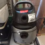 LOTE 494 - 01 ASPIRADOR DE PÓ MARCA ELECTROLUX. (NO ESTADO) ATENÇÃO! FAZER A VISITAÇÃO ANTES DE ARREMATAR, NÃO SABEMOS SE FUNCIONA. LEILÃO NÃO TEM GARANTIA E NEM DEVOLUÇÃO, SUJEITO A POSSÍVEIS AVARIAS VISÍVEIS/OCULTAS E/OU AUSÊNCIA DE COMPONENTES.