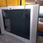 LOTE 360 - 01 TV DE TUBO MARCA SONY. (NO ESTADO) ATENÇÃO! FAZER A VISITAÇÃO ANTES DE ARREMATAR, NÃO SABEMOS SE FUNCIONA. LEILÃO NÃO TEM GARANTIA E NEM DEVOLUÇÃO, SUJEITO A POSSÍVEIS AVARIAS VISÍVEIS/OCULTAS E/OU AUSÊNCIA DE COMPONENTES.