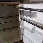 LOTE 302 - 01 GELADEIRA MARCA CÔNSUL 220V. (NO ESTADO) ATENÇÃO! FAZER A VISITAÇÃO ANTES DE ARREMATAR, NÃO SABEMOS SE FUNCIONA. LEILÃO NÃO TEM GARANTIA E NEM DEVOLUÇÃO, SUJEITO A POSSÍVEIS AVARIAS VISÍVEIS/OCULTAS E/OU AUSÊNCIA DE COMPONENTES.