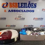 LOTE 422 - 01 ROBÔ ASPIRADOR E PERIFÉRICOS DIVERSOS. (NO ESTADO) ATENÇÃO! FAZER A VISITAÇÃO ANTES DE ARREMATAR, NÃO SABEMOS SE FUNCIONA. LEILÃO NÃO TEM GARANTIA E NEM DEVOLUÇÃO, SUJEITO A POSSÍVEIS AVARIAS VISÍVEIS/OCULTAS E/OU AUSÊNCIA DE COMPONENTES.