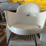 LOTE 487 - 12 CADEIRAS DE PLÁSTICO SENDO 01 COM BASE DE FERRO CROMADO. (NO ESTADO) ATENÇÃO! FAZER A VISITAÇÃO ANTES DE ARREMATAR, NÃO SABEMOS SE FUNCIONA. LEILÃO NÃO TEM GARANTIA E NEM DEVOLUÇÃO, SUJEITO A POSSÍVEIS AVARIAS VISÍVEIS/OCULTAS E/OU AUSÊNCIA DE COMPONENTES.