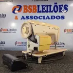 LOTE 282 - 01 MÁQUINA DE COSTURA MARCA SINGER COM PEDAL. (NO ESTADO) ATENÇÃO! FAZER A VISITAÇÃO ANTES DE ARREMATAR, NÃO SABEMOS SE FUNCIONA. LEILÃO NÃO TEM GARANTIA E NEM DEVOLUÇÃO, SUJEITO A POSSÍVEIS AVARIAS VISÍVEIS/OCULTAS E/OU AUSÊNCIA DE COMPONENTES.