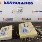 LOTE 243 - 01 ULTRASSOM E 01 ELETROESTIMULADOR PARA FISIOTERAPIA. (NO ESTADO) ATENÇÃO! FAZER A VISITAÇÃO ANTES DE ARREMATAR, NÃO SABEMOS SE FUNCIONA. LEILÃO NÃO TEM GARANTIA E NEM DEVOLUÇÃO, SUJEITO A POSSÍVEIS AVARIAS VISÍVEIS/OCULTAS E/OU AUSÊNCIA DE COMPONENTES.
