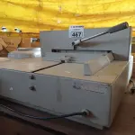 LOTE 467 - 01 GUILHOTINA ELÉTRICA. (NO ESTADO) ATENÇÃO! FAZER A VISITAÇÃO ANTES DE ARREMATAR, NÃO SABEMOS SE FUNCIONA. LEILÃO NÃO TEM GARANTIA E NEM DEVOLUÇÃO, SUJEITO A POSSÍVEIS AVARIAS VISÍVEIS/OCULTAS E/OU AUSÊNCIA DE COMPONENTES.