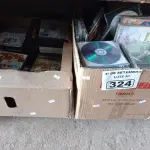 LOTE 324 - 01 LOTE COM VÁRIOS CDS E DVD DE TÍTULOS DIVERSOS. (NO ESTADO) ATENÇÃO! FAZER A VISITAÇÃO ANTES DE ARREMATAR, NÃO SABEMOS SE FUNCIONA. LEILÃO NÃO TEM GARANTIA E NEM DEVOLUÇÃO, SUJEITO A POSSÍVEIS AVARIAS VISÍVEIS/OCULTAS E/OU AUSÊNCIA DE COMPONENTES.