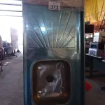 LOTE 313 - 01 PIA EM AÇO INOX CIMENTADA MEDINDO 1,50M X 0,53CM. (NO ESTADO) ATENÇÃO! FAZER A VISITAÇÃO ANTES DE ARREMATAR, NÃO SABEMOS SE FUNCIONA. LEILÃO NÃO TEM GARANTIA E NEM DEVOLUÇÃO, SUJEITO A POSSÍVEIS AVARIAS VISÍVEIS/OCULTAS E/OU AUSÊNCIA DE COMPONENTES.
