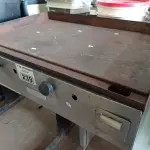 LOTE 239 - 01 CHAPA A GÁS. (NO ESTADO) ATENÇÃO! FAZER A VISITAÇÃO ANTES DE ARREMATAR, NÃO SABEMOS SE FUNCIONA. LEILÃO NÃO TEM GARANTIA E NEM DEVOLUÇÃO, SUJEITO A POSSÍVEIS AVARIAS VISÍVEIS/OCULTAS E/OU AUSÊNCIA DE COMPONENTES.