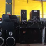 LOTE 277 - 04 APARELHOS DE SOM, 04 CAIXAS DE SOM, 01 SUBWOOFER E 02 ESTABILIZADORES MARCAS E MODELOS DIVERSOS. (NO ESTADO) ATENÇÃO! FAZER A VISITAÇÃO ANTES DE ARREMATAR, NÃO SABEMOS SE FUNCIONA. LEILÃO NÃO TEM GARANTIA E NEM DEVOLUÇÃO, SUJEITO A POSSÍVEIS AVARIAS VISÍVEIS/OCULTAS E/OU AUSÊNCIA DE COMPONENTES.