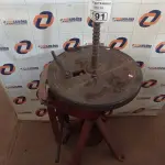 LOTE 191 - 01 MÁQUINA DE DESMONTAR PNEU. (NO ESTADO) ATENÇÃO! FAZER A VISITAÇÃO ANTES DE ARREMATAR, NÃO SABEMOS SE FUNCIONA. LEILÃO NÃO TEM GARANTIA E NEM DEVOLUÇÃO, SUJEITO A POSSÍVEIS AVARIAS VISÍVEIS/OCULTAS E/OU AUSÊNCIA DE COMPONENTES.