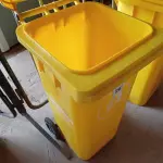 LOTE 226 - 01 CONTAINER HDPE EN840 120LITROS. (NO ESTADO) ATENÇÃO! FAZER A VISITAÇÃO ANTES DE ARREMATAR, NÃO SABEMOS SE FUNCIONA. LEILÃO NÃO TEM GARANTIA E NEM DEVOLUÇÃO, SUJEITO A POSSÍVEIS AVARIAS VISÍVEIS/OCULTAS E/OU AUSÊNCIA DE COMPONENTES.