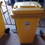 LOTE 236 - 01 CONTAINER HDPE EN840 120LITROS. (NO ESTADO) ATENÇÃO! FAZER A VISITAÇÃO ANTES DE ARREMATAR, NÃO SABEMOS SE FUNCIONA. LEILÃO NÃO TEM GARANTIA E NEM DEVOLUÇÃO, SUJEITO A POSSÍVEIS AVARIAS VISÍVEIS/OCULTAS E/OU AUSÊNCIA DE COMPONENTES.