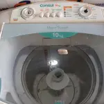 LOTE 202 - 01 MÁQUINA DE LAVAR ROUPAS MARCA CÔNSUL CAPACIDADE 10KG. (NO ESTADO) ATENÇÃO! FAZER A VISITAÇÃO ANTES DE ARREMATAR, NÃO SABEMOS SE FUNCIONA. LEILÃO NÃO TEM GARANTIA E NEM DEVOLUÇÃO, SUJEITO A POSSÍVEIS AVARIAS VISÍVEIS/OCULTAS E/OU AUSÊNCIA DE COMPONENTES.