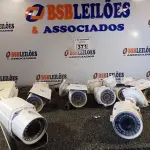 LOTE 371 - 01 LOTE COM VÁRIAS CÂMERAS DE SEGURANÇA MARCAS E MODELOS DIVERSOS. (NO ESTADO) ATENÇÃO! FAZER A VISITAÇÃO ANTES DE ARREMATAR, NÃO SABEMOS SE FUNCIONA. LEILÃO NÃO TEM GARANTIA E NEM DEVOLUÇÃO, SUJEITO A POSSÍVEIS AVARIAS VISÍVEIS/OCULTAS E/OU AUSÊNCIA DE COMPONENTES.