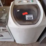 LOTE 330 - 01 MÁQUINA DE LAVAR ROUPAS MARCA ELECTROLUX CAPACIDADE 6KG 220V. (NO ESTADO) ATENÇÃO! FAZER A VISITAÇÃO ANTES DE ARREMATAR, NÃO SABEMOS SE FUNCIONA. LEILÃO NÃO TEM GARANTIA E NEM DEVOLUÇÃO, SUJEITO A POSSÍVEIS AVARIAS VISÍVEIS/OCULTAS E/OU AUSÊNCIA DE COMPONENTES.